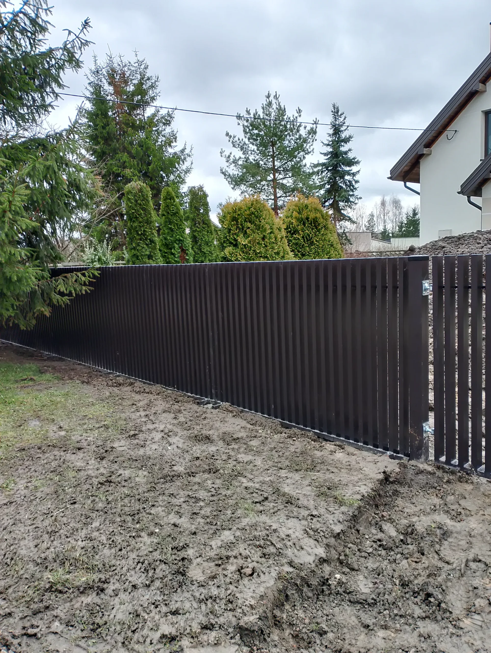 zdjęcie - ogrodzenia grzebieniowe